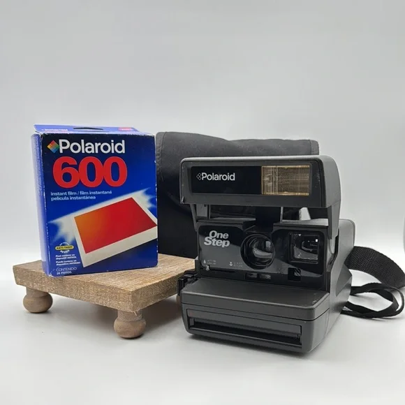 Polaroid OneStep Black Instant Camera Includes Case and Two Sealed Packs of Film - Picture 1 of 8